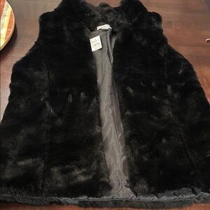 Chic Black Faux Fur Vest